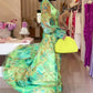 Elegante maxi-jurk met diepe V-hals en print