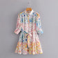 Mini-jurk met knoopsluiting en bloemenprint