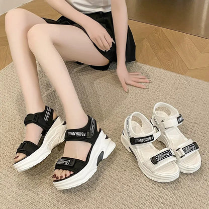 Casual open teen sandalen met sleehak voor dames